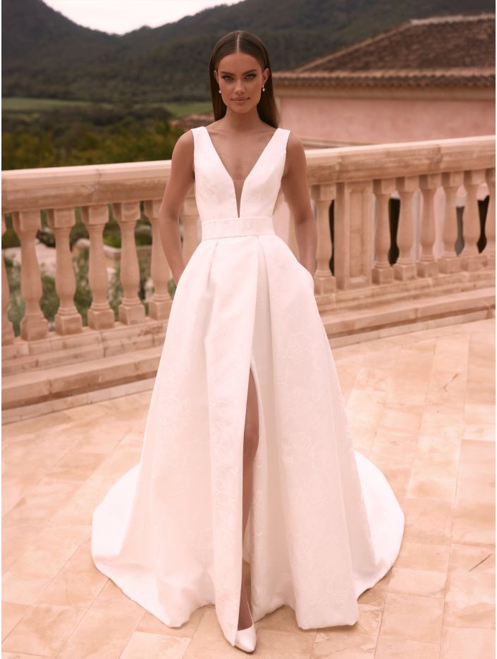 Robe de mariée Nevada ivoire à décolleté V — Christiane Boutique