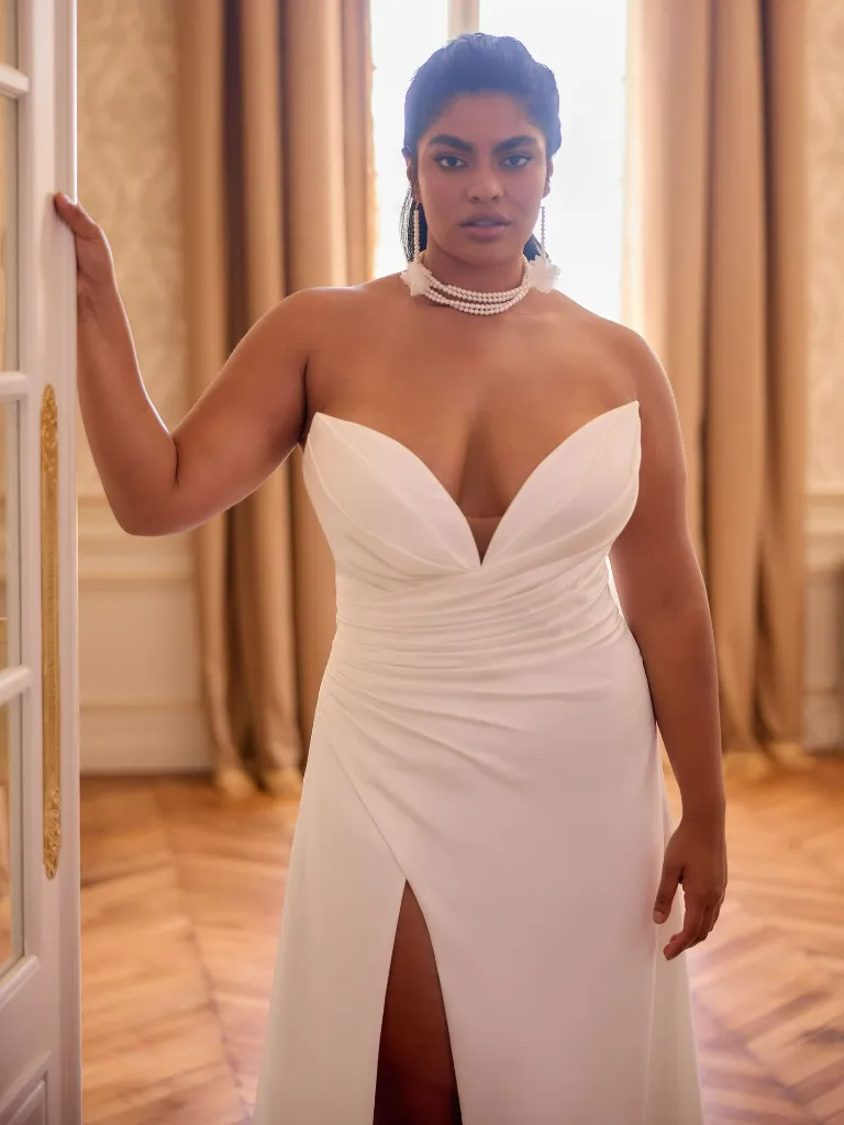 Bianco-Evento-Limited-dress-plus-Alicia-Princess-(3).webp