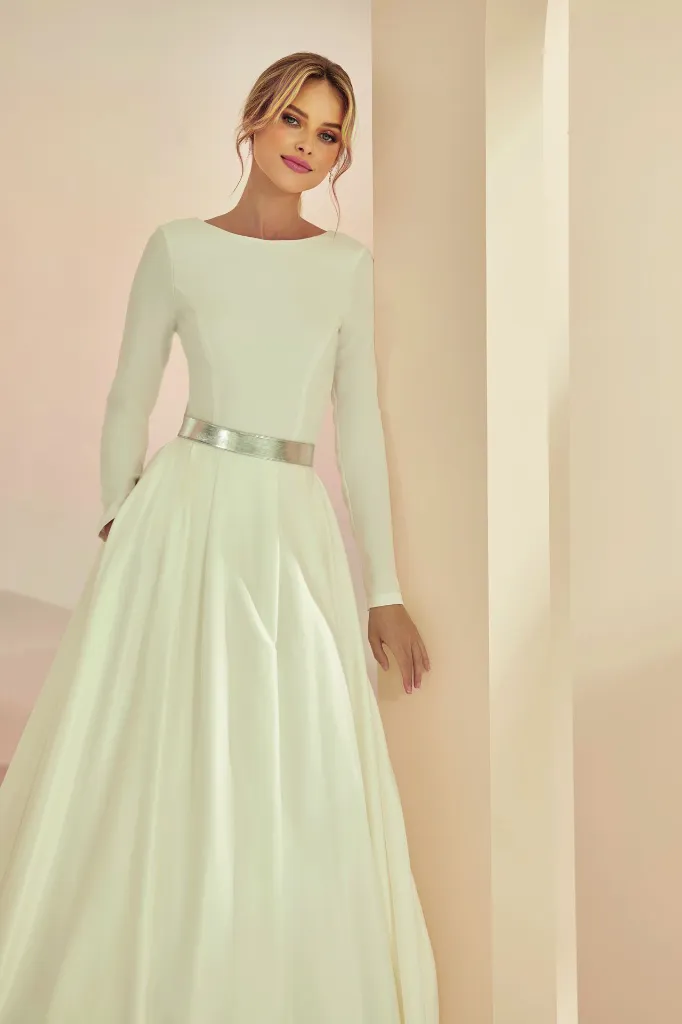 Bianco-Evento-bridal-skirt-MADAGASCAR(3).webp