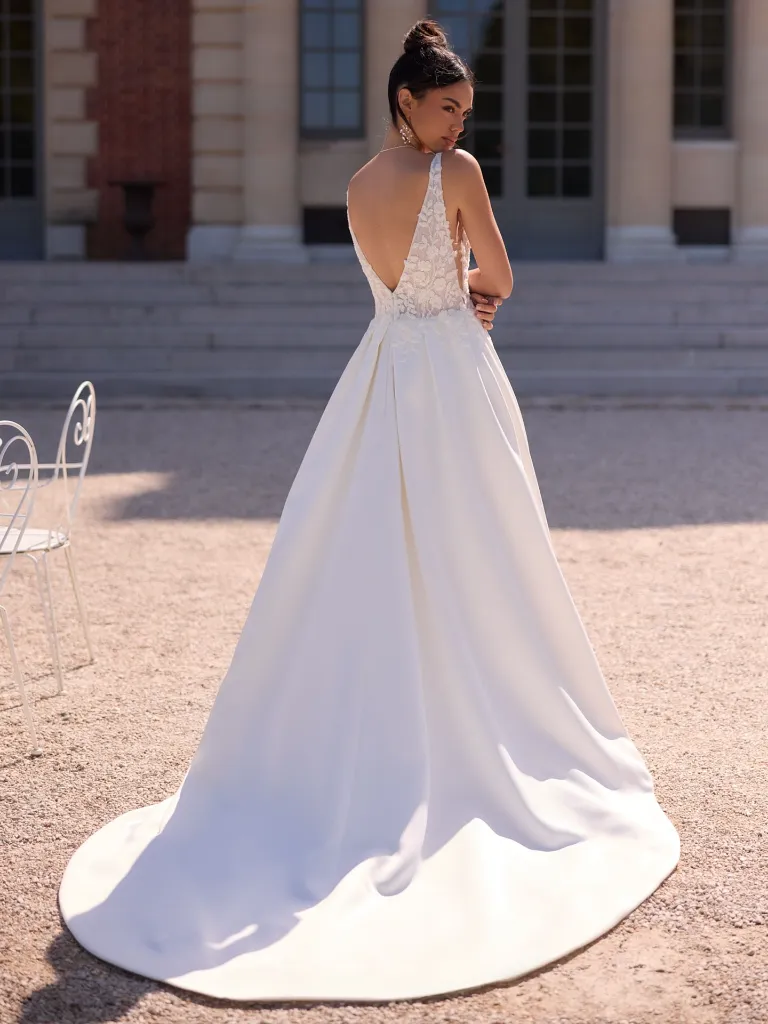 Bianco-Evento-Limited-dress-VITTORIA-(2).webp