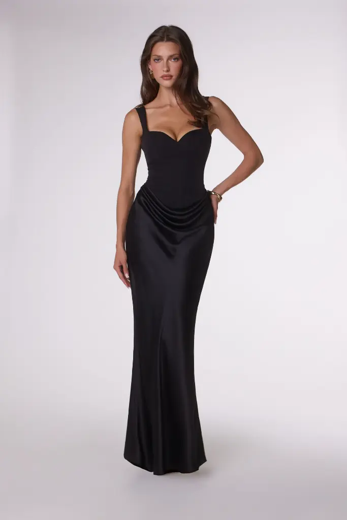 T742_BLACK_FRONT.webp