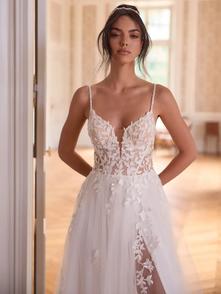 Bianco-Evento-Limited-dress-KARLLY-(3).webp