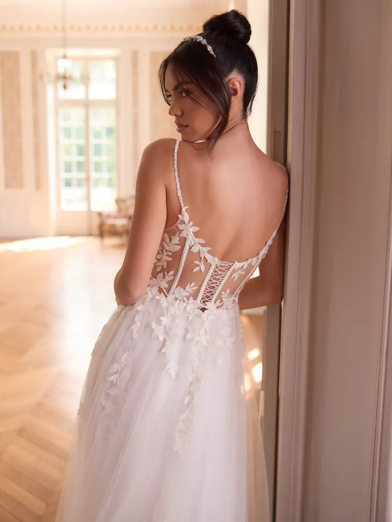 Bianco-Evento-Limited-dress-KARLLY-(4).webp