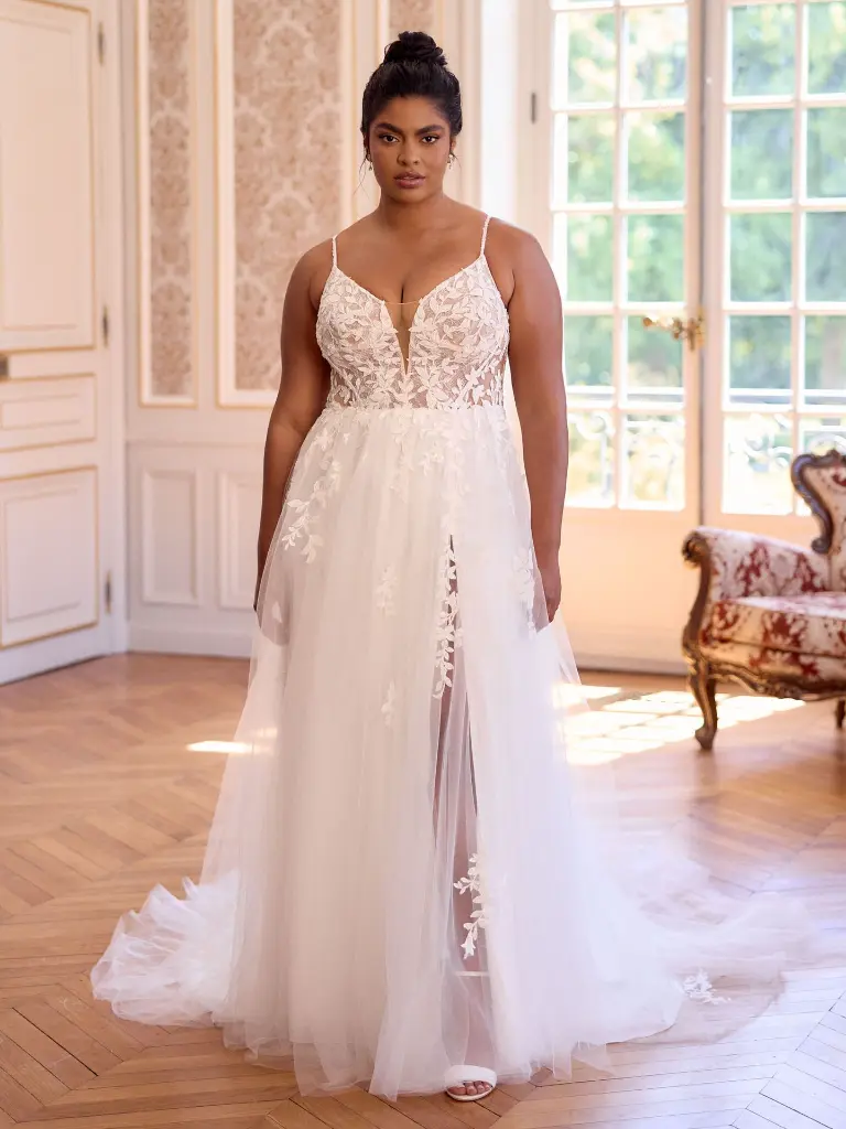 Bianco-Evento-Limited-dress-plus-Karlly-(1).webp