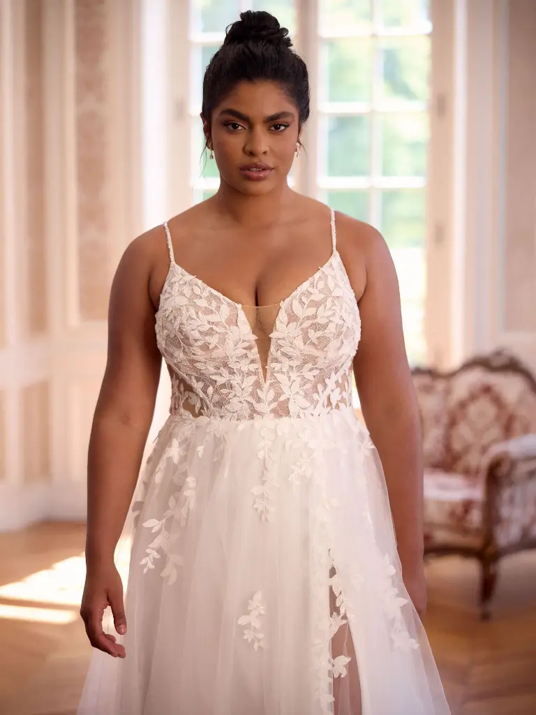 Bianco-Evento-Limited-dress-plus-Karlly-(3).webp