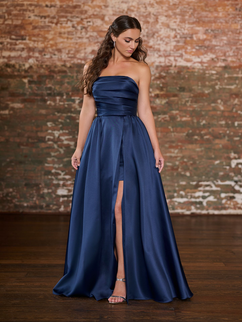 CWC_22243_ Robe de demoiselle d’honneur en satin avec bustier drapé, fente et mini-jupe intégrée disponible en plusieurs couleurs – christianeboutique.com