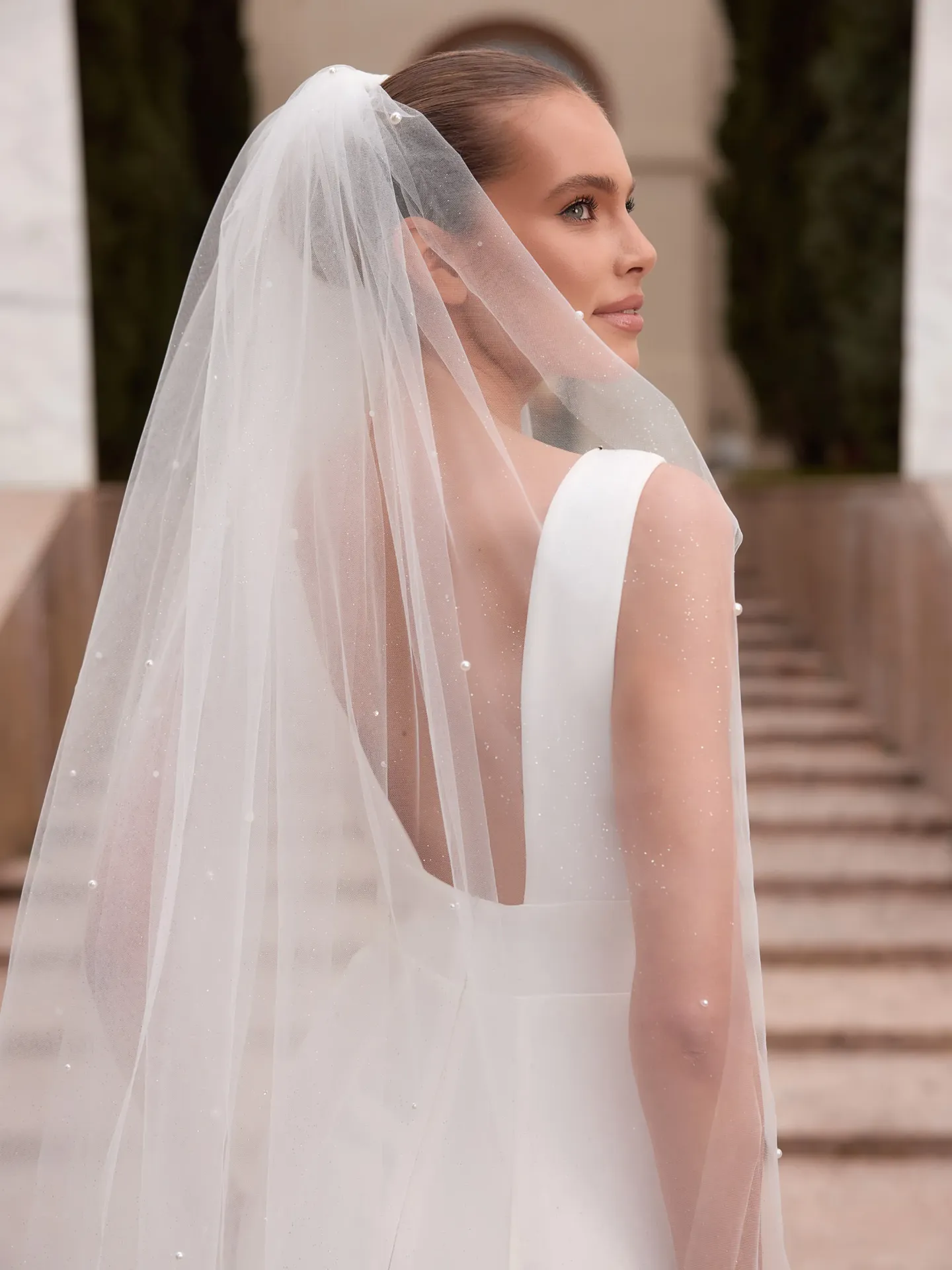 Voile en tulle pailleté à bord coupé, orné de cristaux et de perles - S555