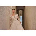 Robe de mariée en mousseline plissée — Bleuet
