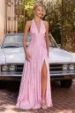 Robe longue plissée à encolure tour de cou