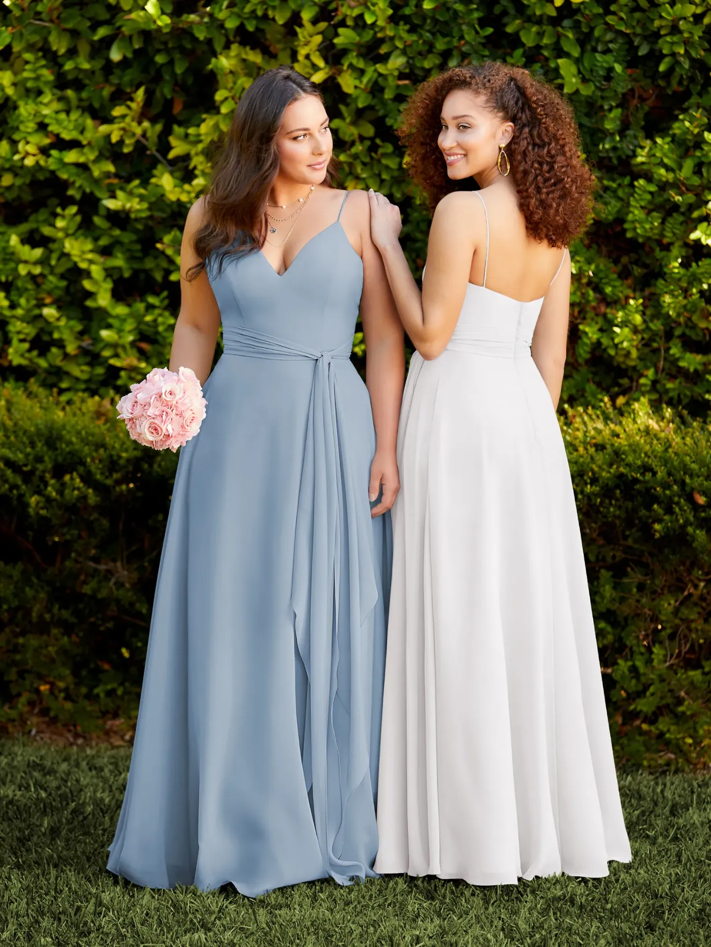 [22046-BLACK-US00] Robe longue fluide à décolleté en V, fines bretelles — 22046 (Noir, FR 30 / US 0)