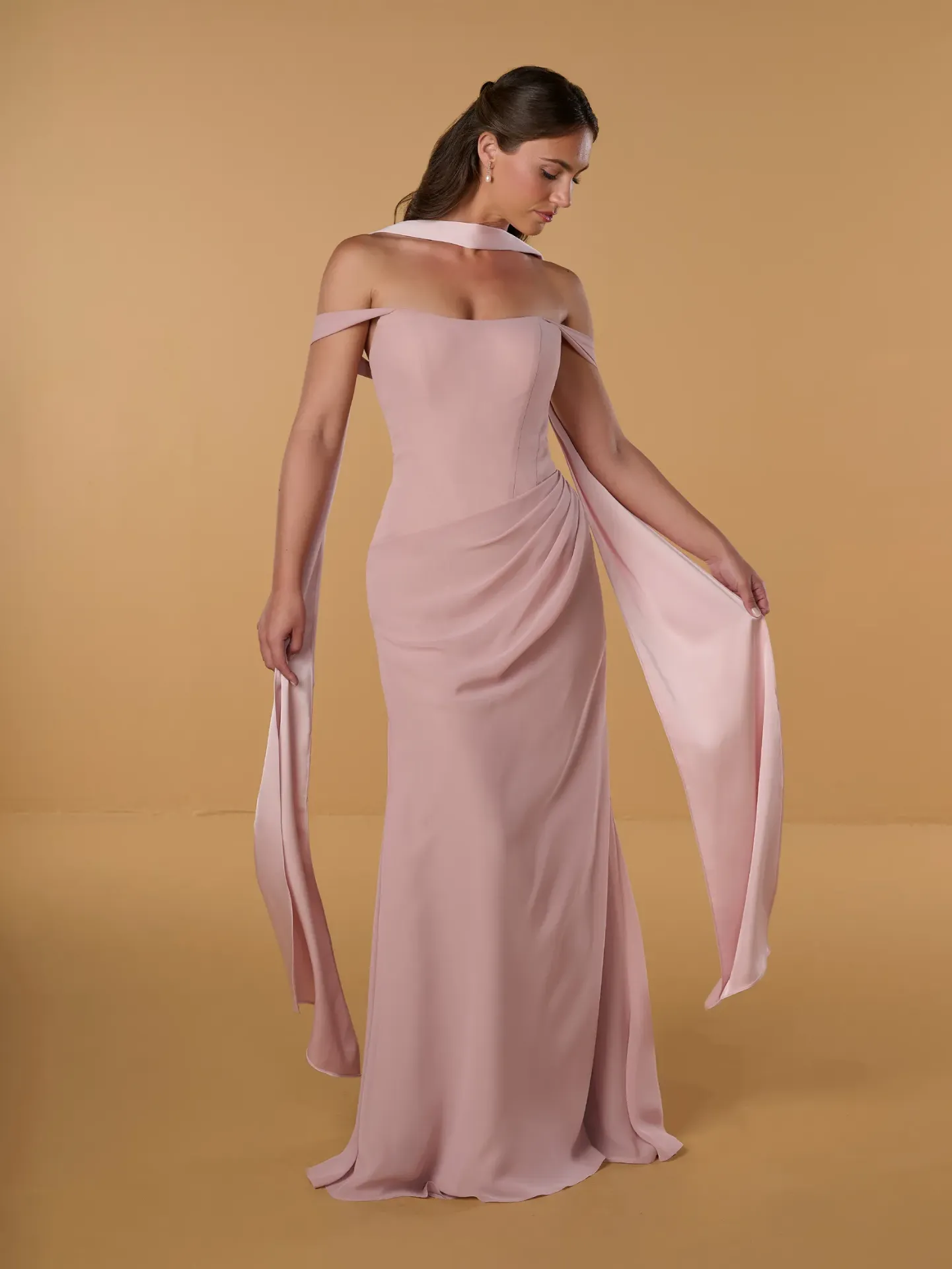 Robe longue ajustée et drapée — 22312
