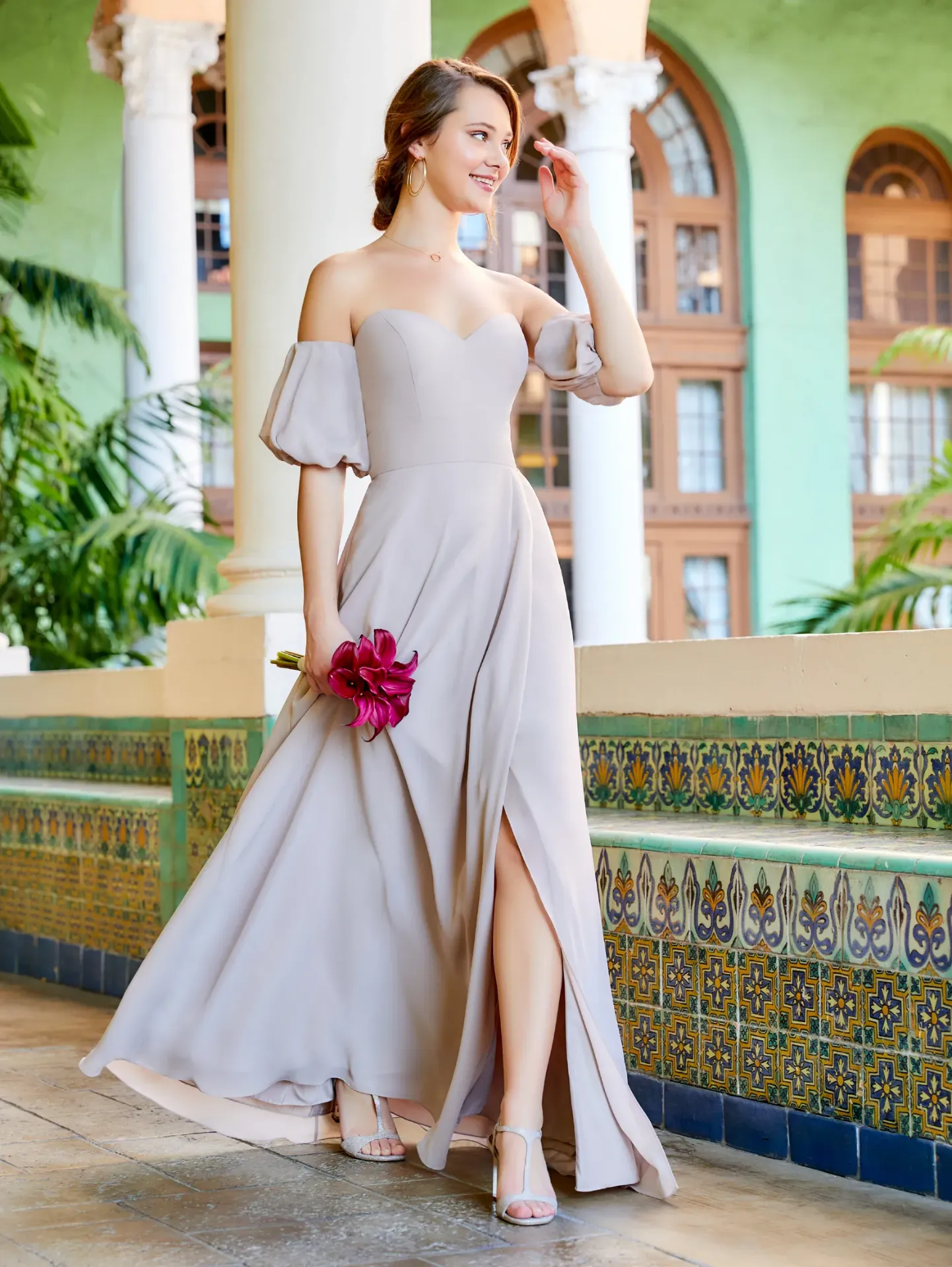 Robe longue décolleté cœur et manches bouffantes amovibles — 22056