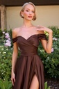 Robe longue en satin doux à épaules dénudées et jupe fluide