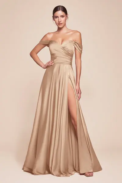 Robe longue en satin doux à épaules dénudées et jupe fluide