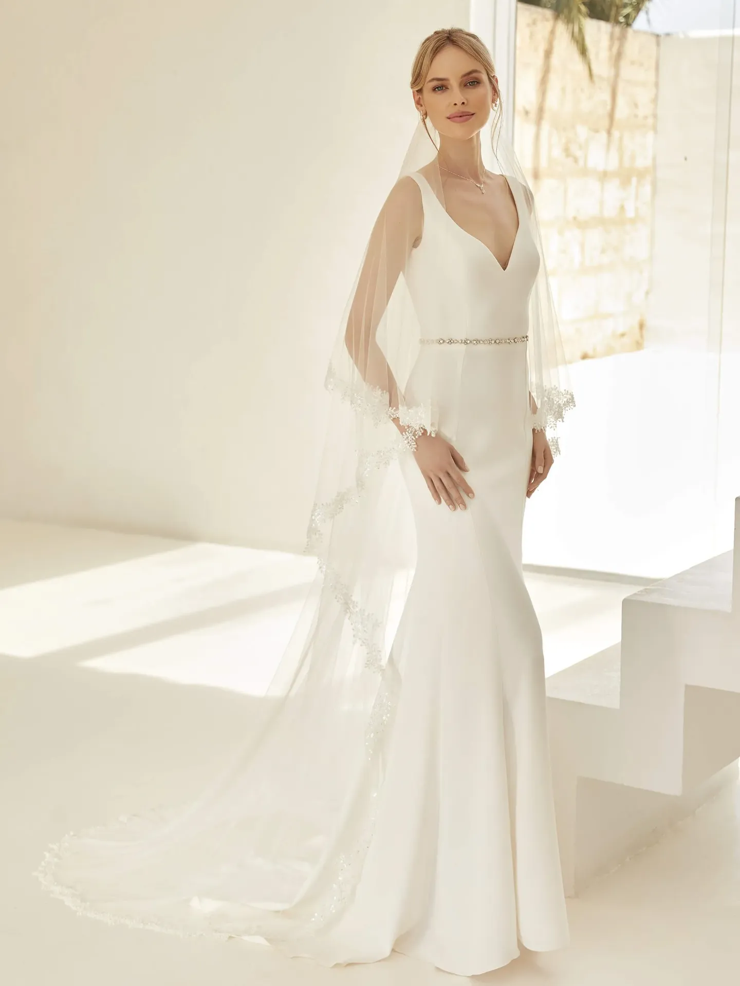 Voile en tulle doux avec bordure en dentelle - S427